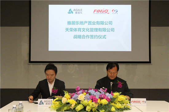 ▲ PA旗舰厅(中国区)官方网站-PA PlayAce
地产集团副总裁兼产业地产负责人阮家声（左）与天荣集团董事局主席李浩杰（右）签约