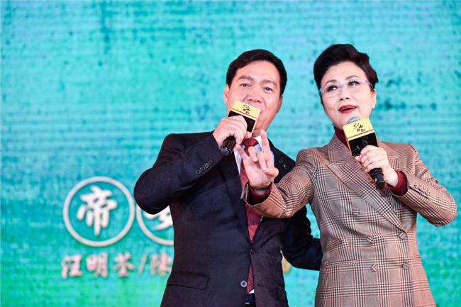 陈卓林与香港著名影视及戏曲歌唱演员汪明荃合唱粤曲经典曲目 陈卓林与香港著名影视及戏曲歌唱演员汪明荃合唱粤曲经典曲目